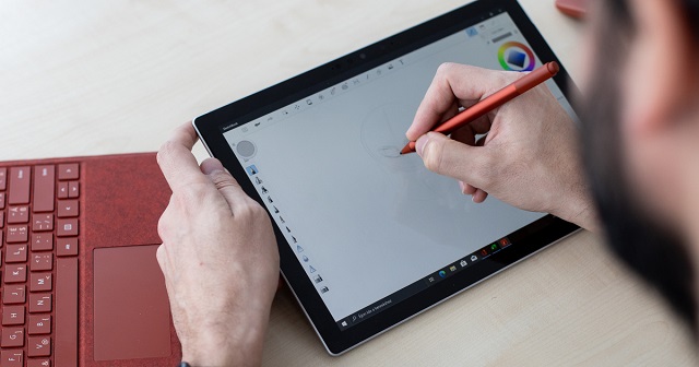 Microsoft Surface Pro tablet para fazer anotações.jpg